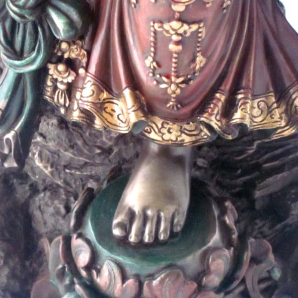 Seated Kuan Yin foot view