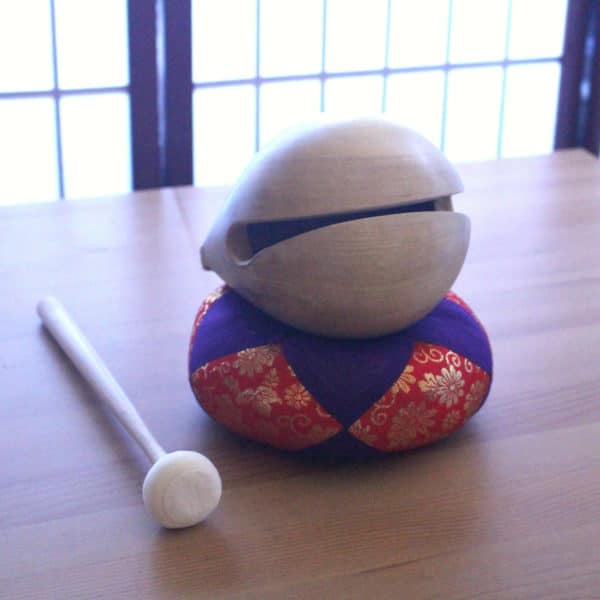 Mokugyo and cushion back view