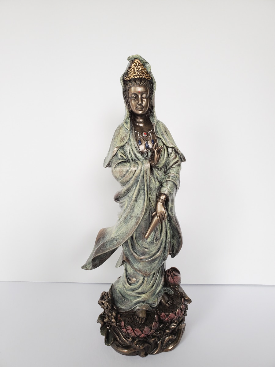 standing-kuan-yin-statue